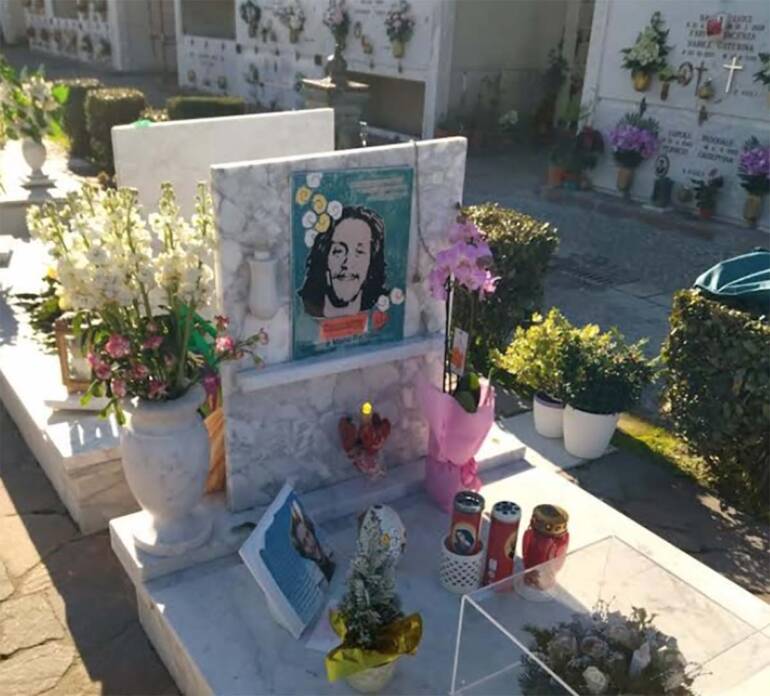 Depredata la tomba di Mario Paciolla, l’attivista Onu ucciso in Colombia. Europa Verde: “Atto vergognoso”