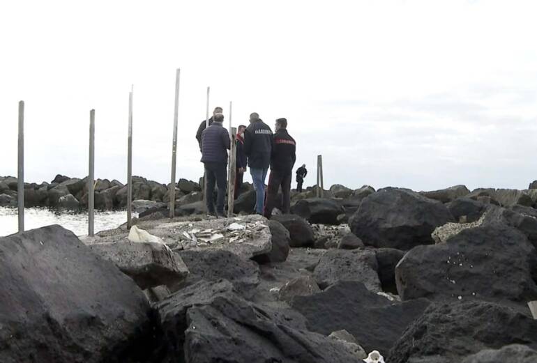 bimbo annegato a torre del greco