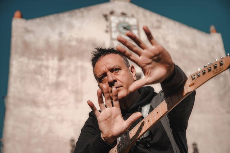 ‘Mane ‘e rose’ il nuovo singolo di Luca Rustici feat. Foja