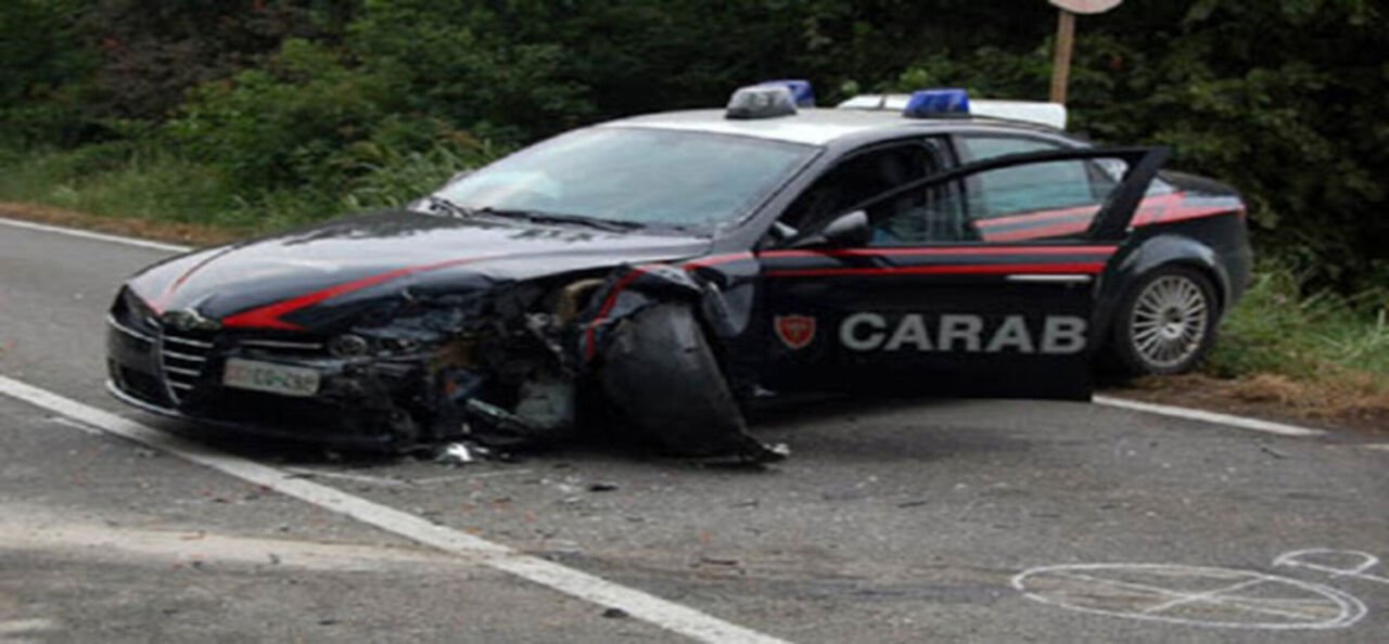 Schianto contro la Gazzella dei Carabinieri