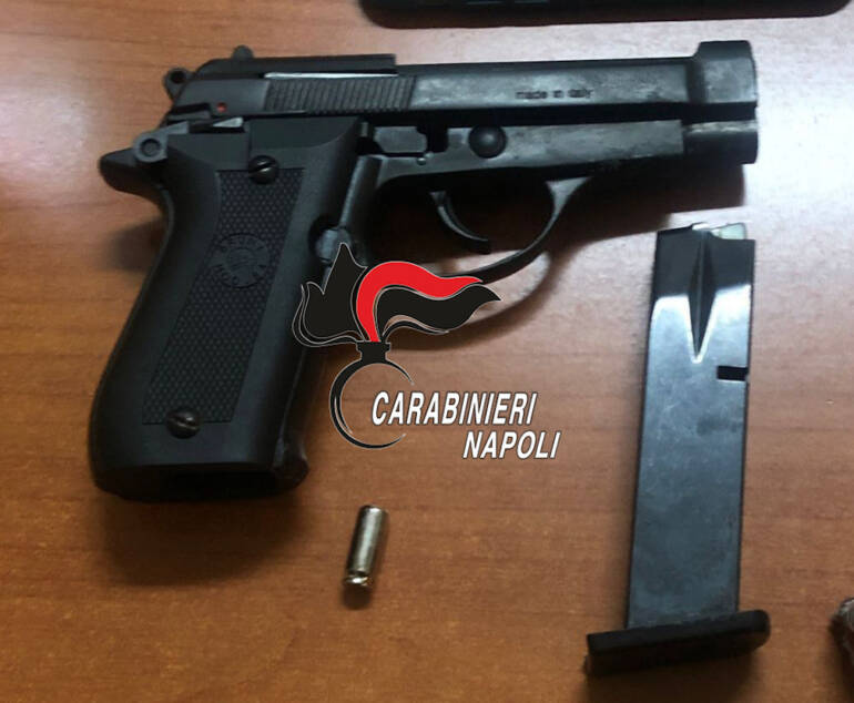 A 13 anni in giro con una pistola: denunciato