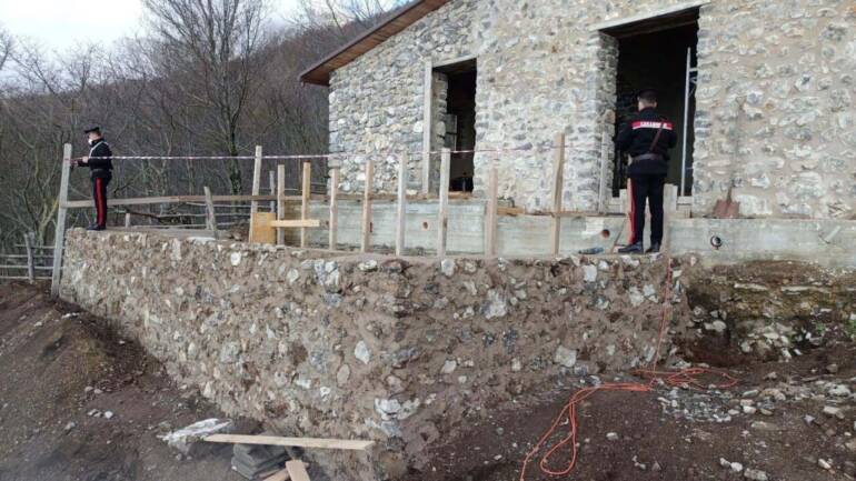 Agerola, abusivismo edilizio nel parco dei Monti Lattari. 3 persone denunciate dai Carabinieri