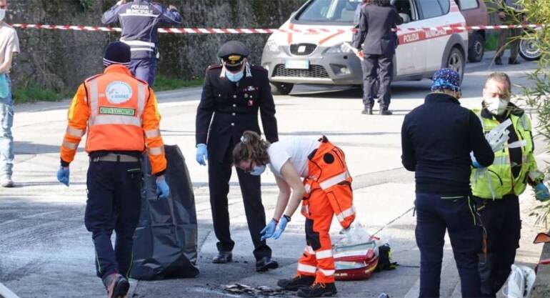 Anziana investita e uccisa mentre attraversa la strada: è caccia al furgone pirata
