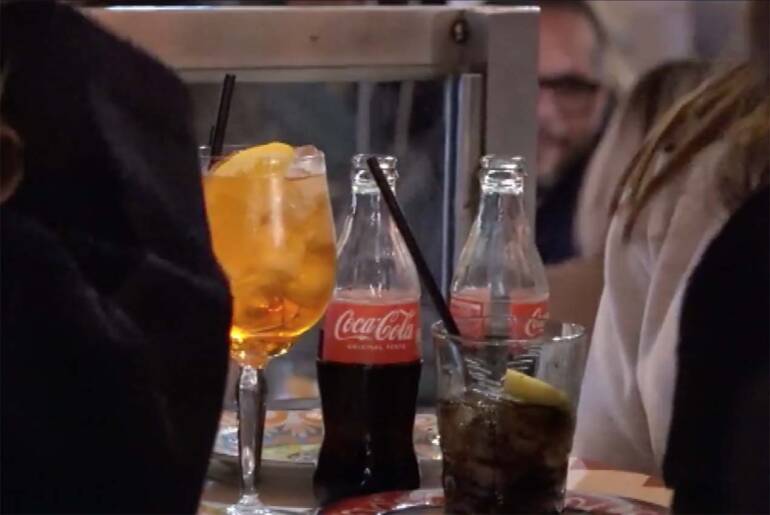 Napoli, clienti senza super green pass: sanzionato titolare bar a Chiaia