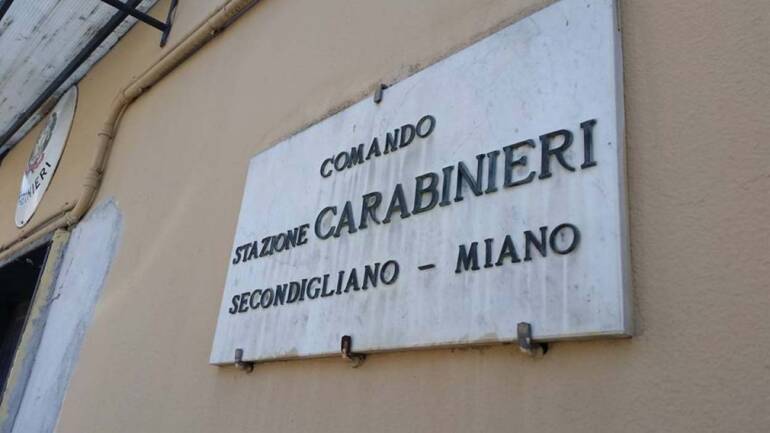 Secondigliano, aggredisce i due fratelli e ne accoltella uno