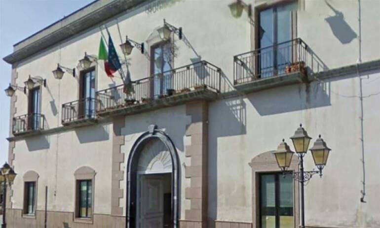 Castel Volturno, false concessioni per l’ampliamento di lidi o di caseifici: chiesto il processo per 9