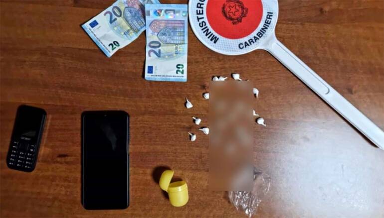 Preso con 20 dosi di cocaina, arrestato un 26enne di Melito