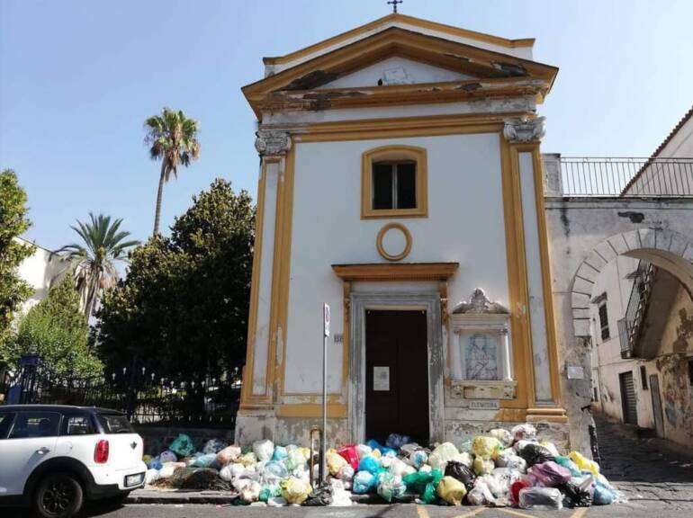 emergenza rifiuti torre del greco