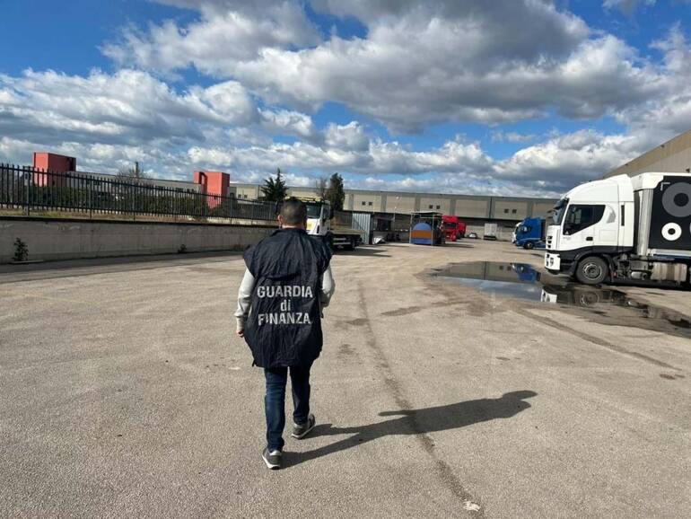 Salerno, bancarotta della società di rifiuti: misure interdittive per 3 imprenditori