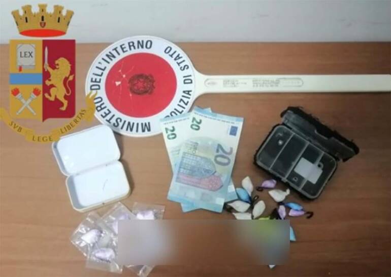 Fermato dopo inseguimento, approvvigionava di droga i “clienti” in due comuni casertani