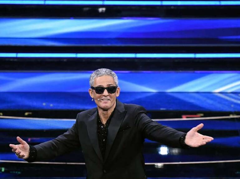 Ira no vax contro Fiorello: ‘Ridicolo, una pagliacciata’