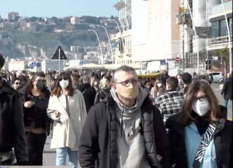 De Luca annuncia: la Campania torna in zona bianca