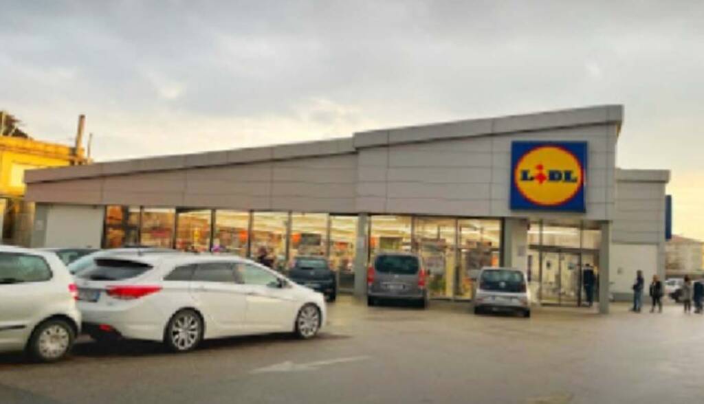 Furti e rapine in 4 supermercati Lidl: tre arresti