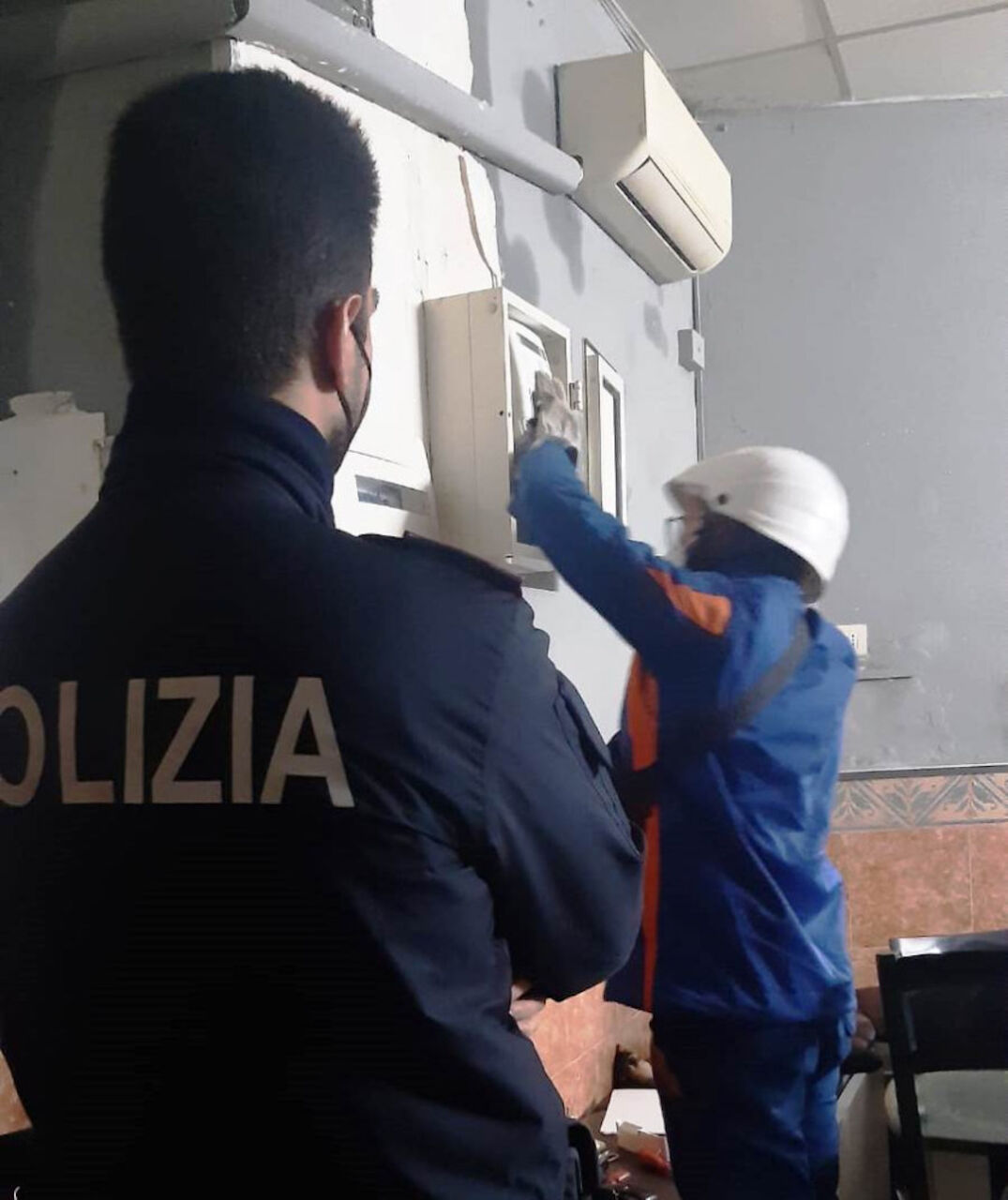 Napoli, furto di energia elettrica: chiuso circolo abusivo al Rione Sanità