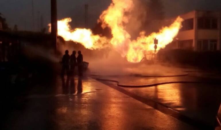 Cesa, incendio e notte di paura nell’’ex Sud Gas