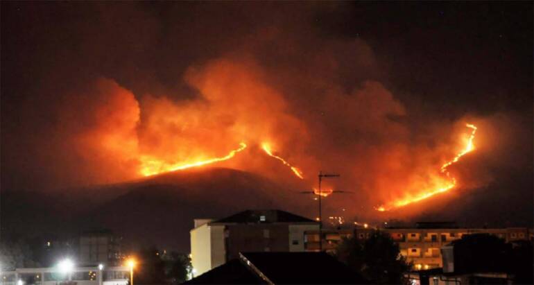 Caserta, presi i piromani del Monte Tifata: avevano acceso un barbecue