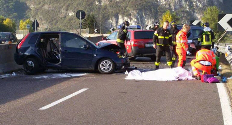 Maxi incidente sulla Statale del Vesuvio: sei feriti