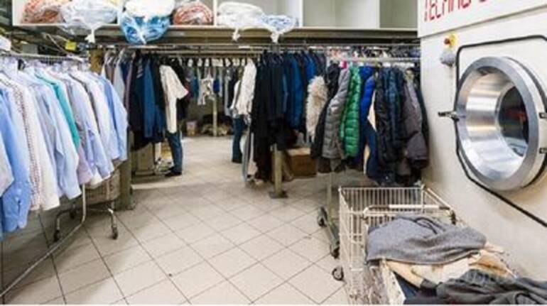 Carabinieri forestali controllano le lavanderie a secco: quattro imprenditori denunciati