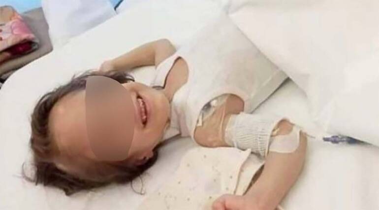 Napoli, una bici-carrozzina per la piccola Gioia, affetta da gravi problemi motori. I genitori lanciano una raccolta fondi