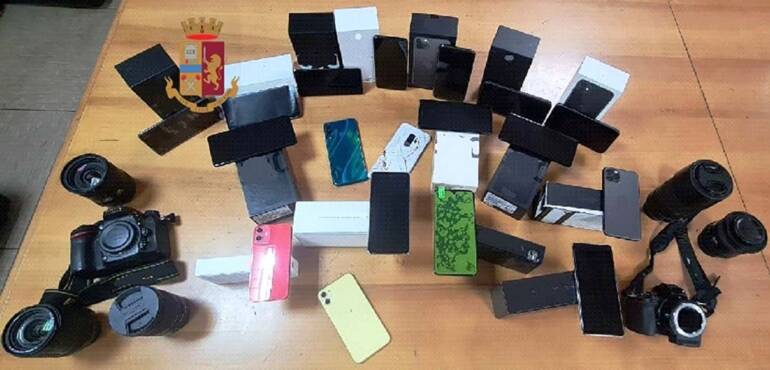 napoli sorpreso con smartphone