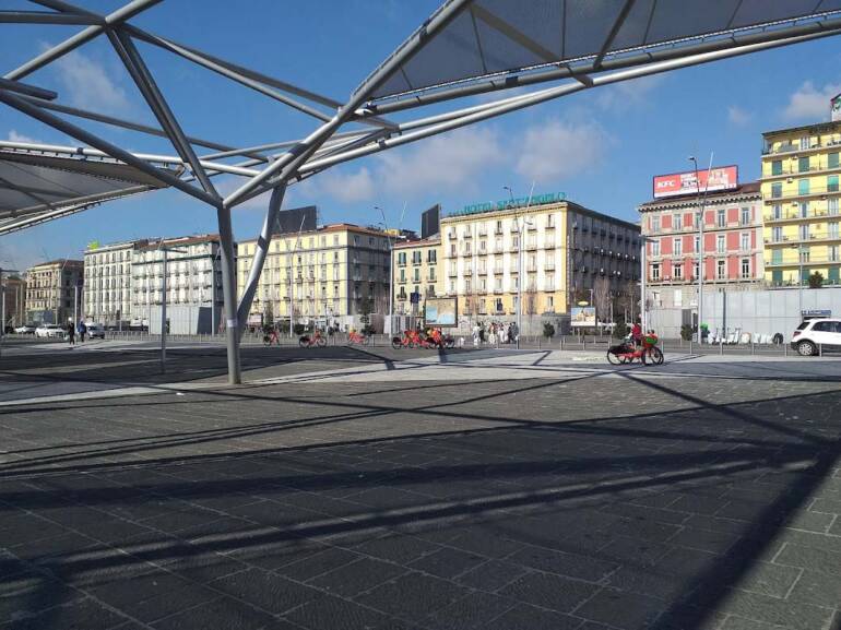 Napoli, Piazza Garibaldi: tre arresti in 24 ore per armi, droga e contrabbando
