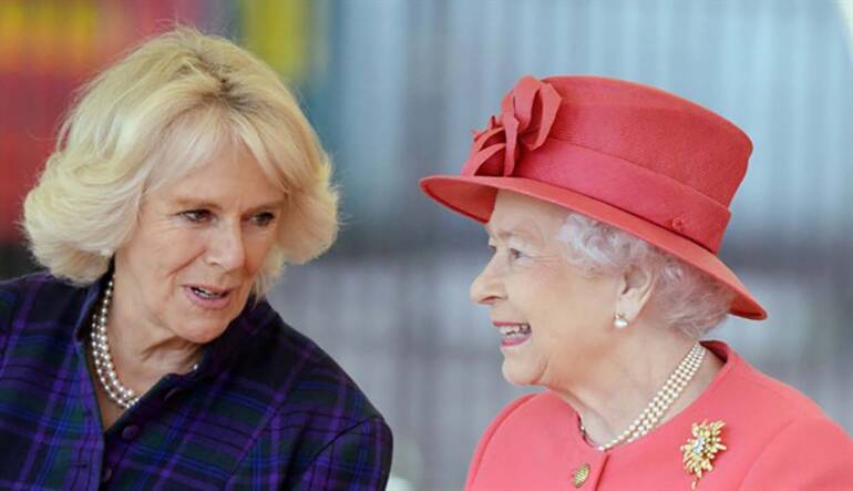 Elisabetta incorona Camilla prossima regina d’Inghilterra