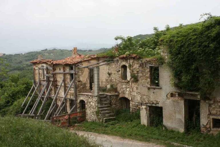 Roscigno vecchia il borgo d’Italia più ricercato secondo un’analisi di PaesiOnLine 