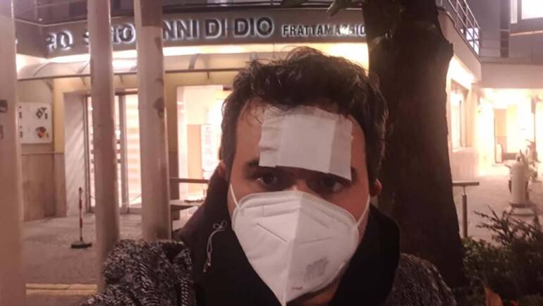Spedizione punitiva contro il professore che sgrida gli alunni