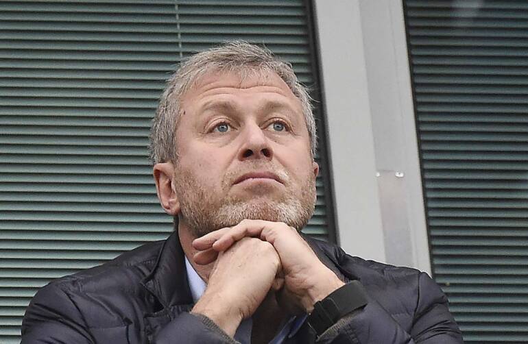 Inchiesta sull’ex patron del Chelsea Abramovich, in ballo anche l’ingaggio di Conte e Ancelotti