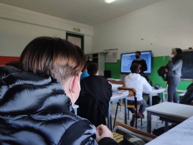 Casoria, Cultura della legalità: Carabinieri in classe tra gli alunni