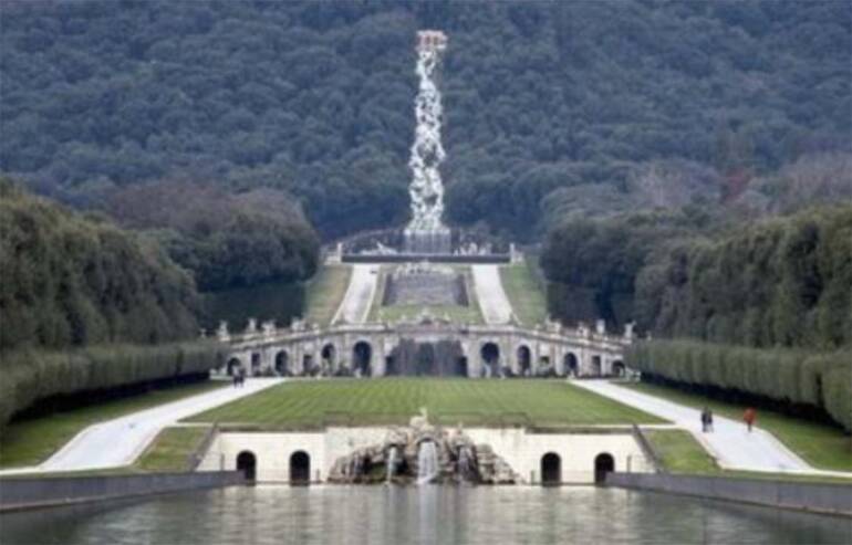 Reggia di Caserta, il 6 gennaio la “Discesa della Befana”