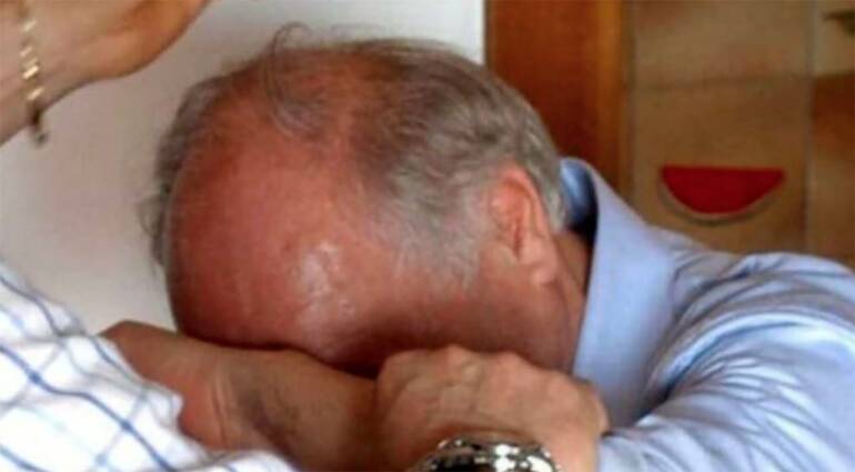 Caserta, aggredisce i genitori con calci e pugni, lo denunciano e lo fanno arrestare