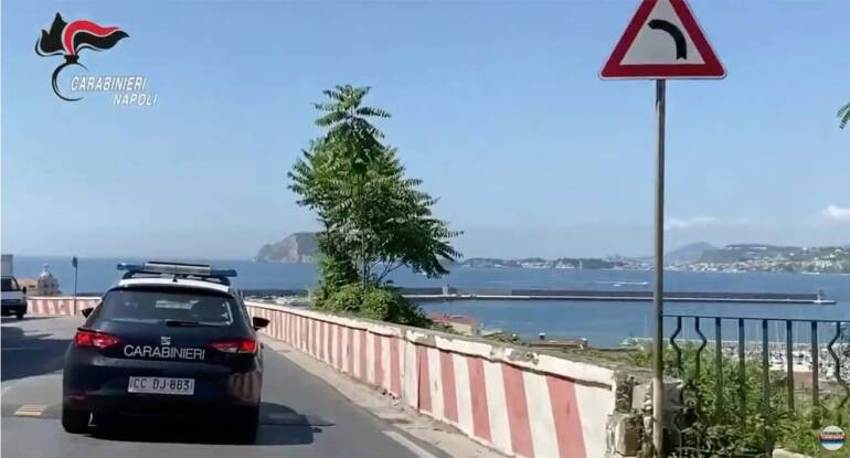 Pozzuoli, pizzo a imprenditore per conto del clan Longobardi-Beneduce: 2 arresti