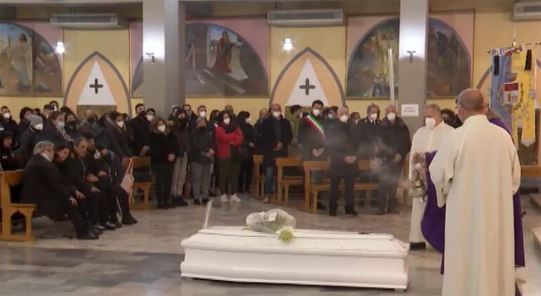 Funerali Anna Borsa, la famiglia accusa: “Non ascoltate le nostre segnalazioni”