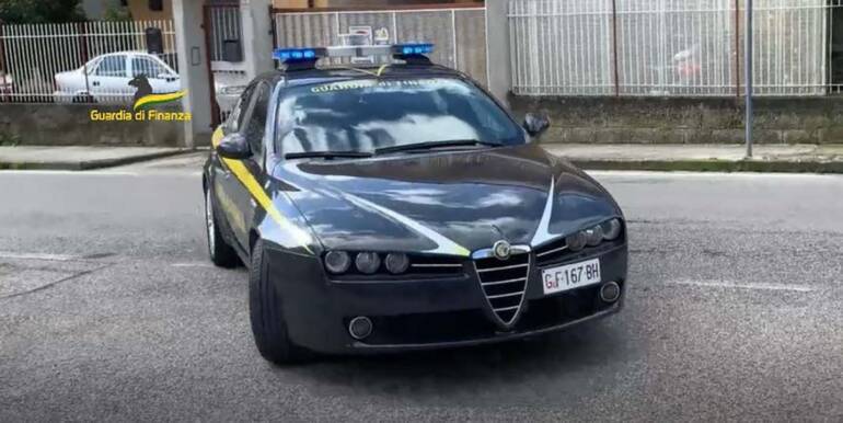 Rilasciavano falsi attestati operatore socio sanitario: 5 arresti
