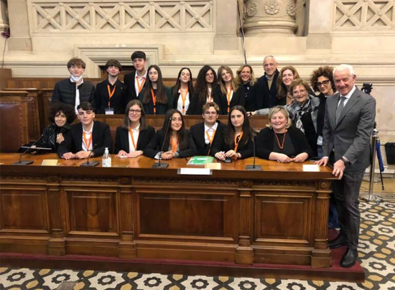 Castellammare, il Liceo Severi vince la semifinale di “Dire e Contraddire”