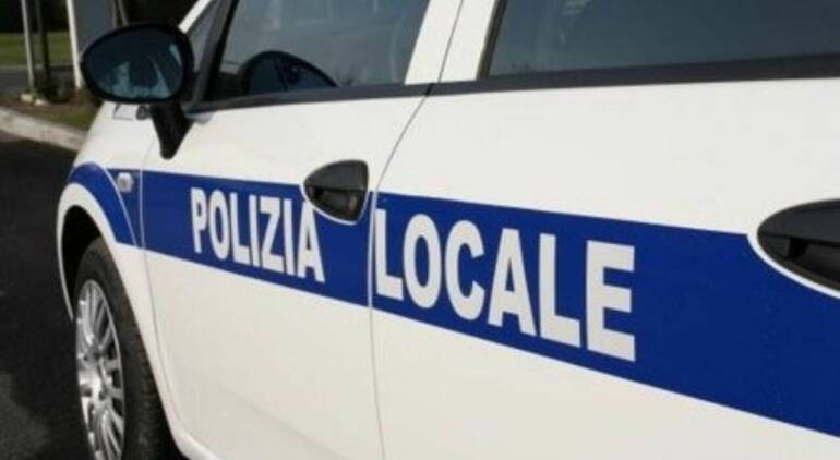 Mondragone, anziano salvato dall’investimento grazie all’intervento dei vigili