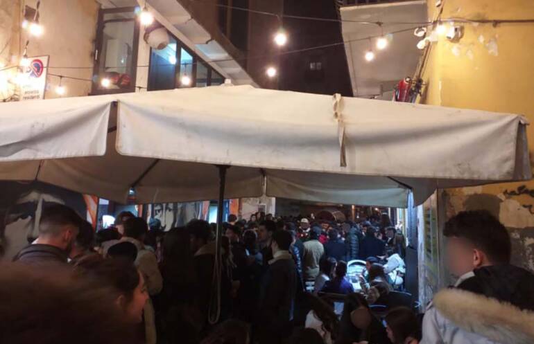 Napoli, arriva stretta su brindisi vigilia: firmata l’ordinanza