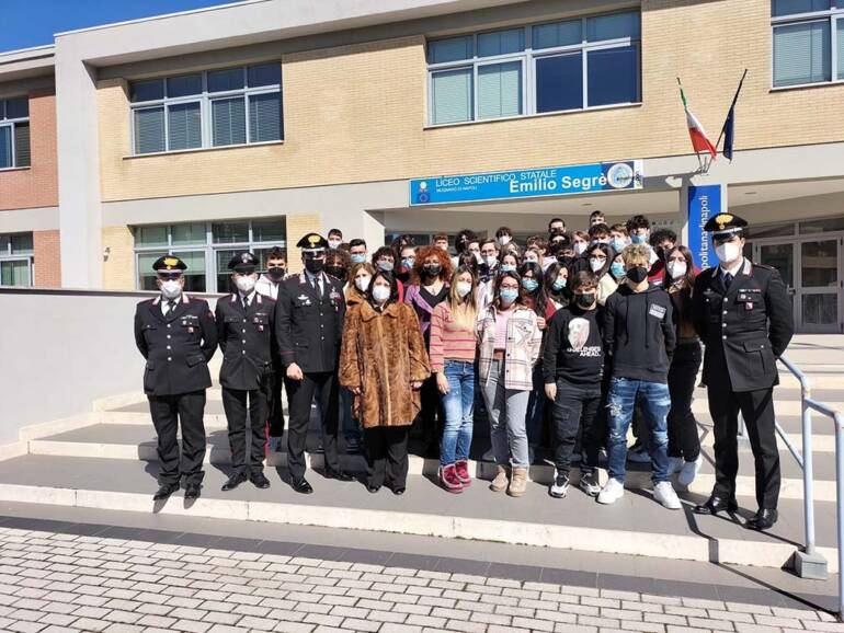 Mugnano, Carabinieri a scuola tra i giovani per una lezione sulla legalità