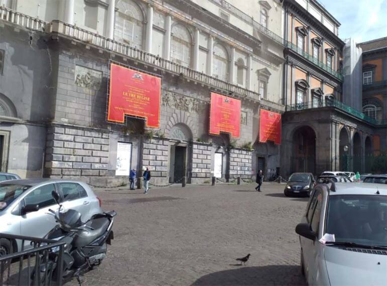Napoli, parcheggio del San Carlo, i residenti: “E’ riservato ai raccomandati”