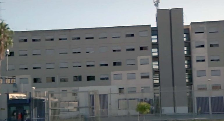 Inferno Secondigliano: 7 agenti penitenziari feriti in un’aggressione