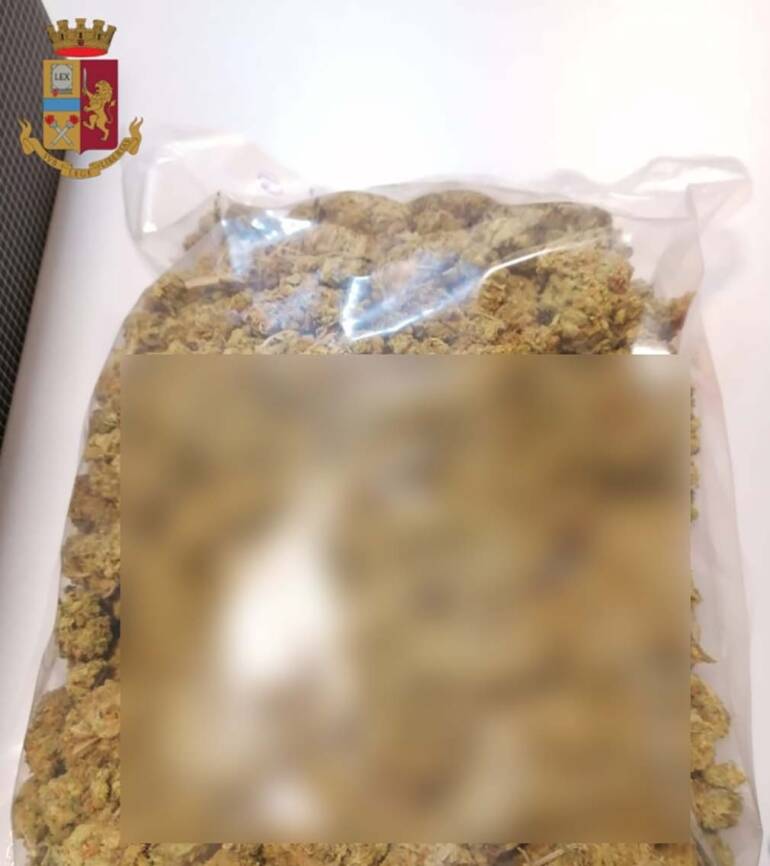 Napoli, sorpreso con la droga: arrestato a Borgo Sant’Antonio Abate