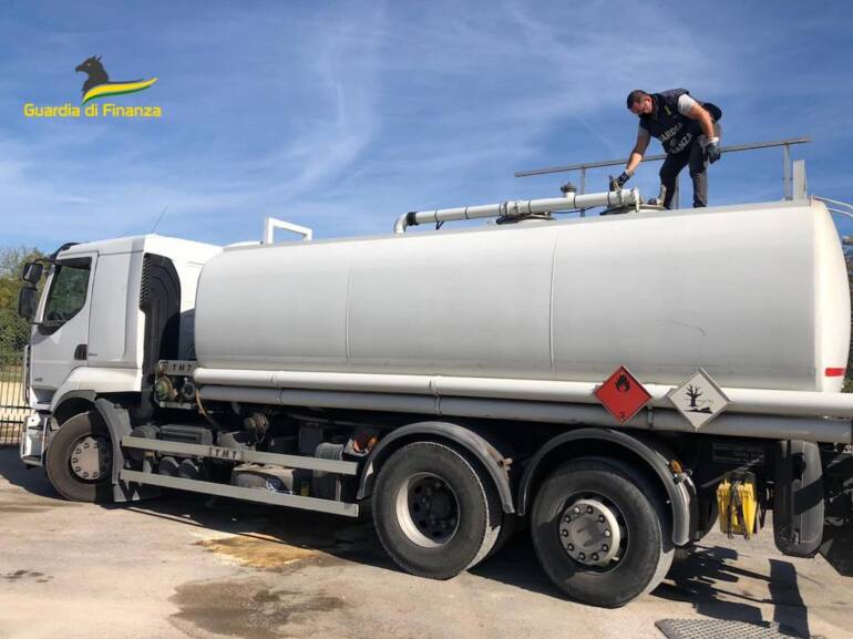 Scoperta maxi truffa sui carburanti da 45milioni di euro. 172 indagati