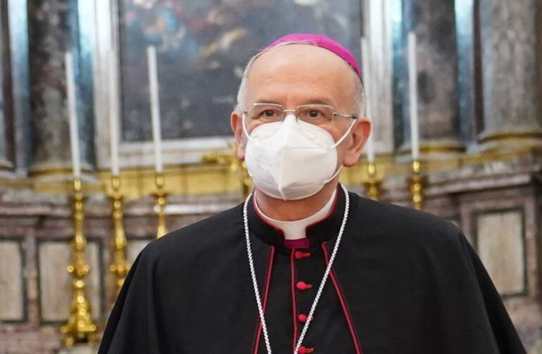 Aversa, monsignor Angelo Spinillo positivo al covid