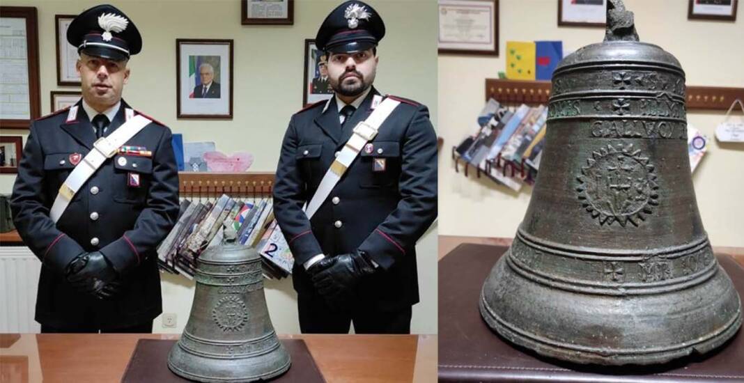 Carabinieri restituiscono campana