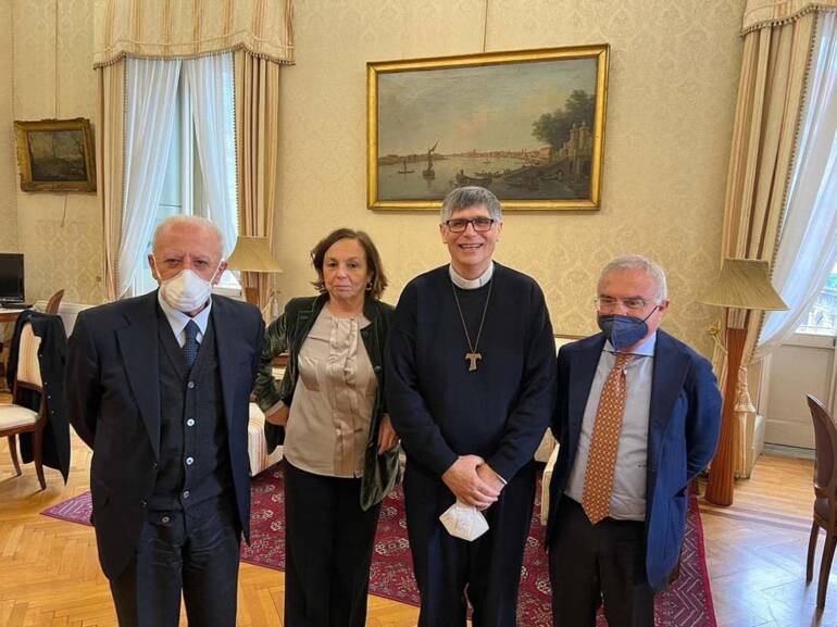Camorra, don Patriciello incontra il ministro Lamorgese in Prefettura a Napoli