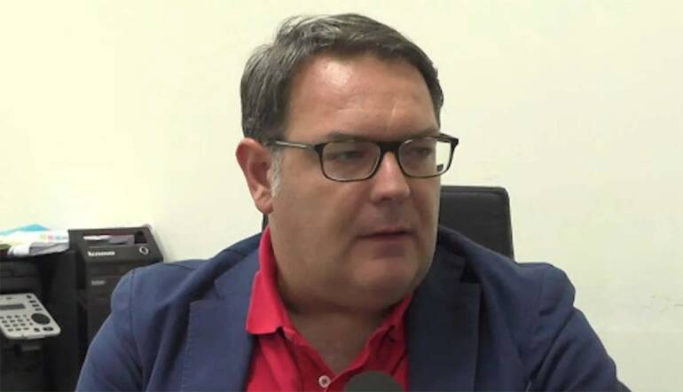 Sindaco di Cesa condannato per stalking, l’opposizione chiede le dimissioni