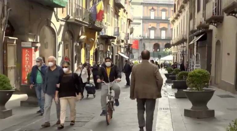 Covid in Italia, oggi aumento con 83.643 casi e 169 morti, positività al 14,9%