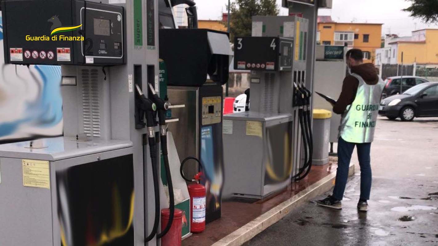benzina prezzi salgono