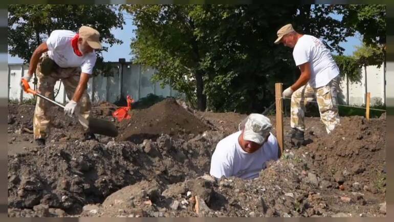 Ucraina, trovata fossa comune vicino a Kiev con decine di corpi